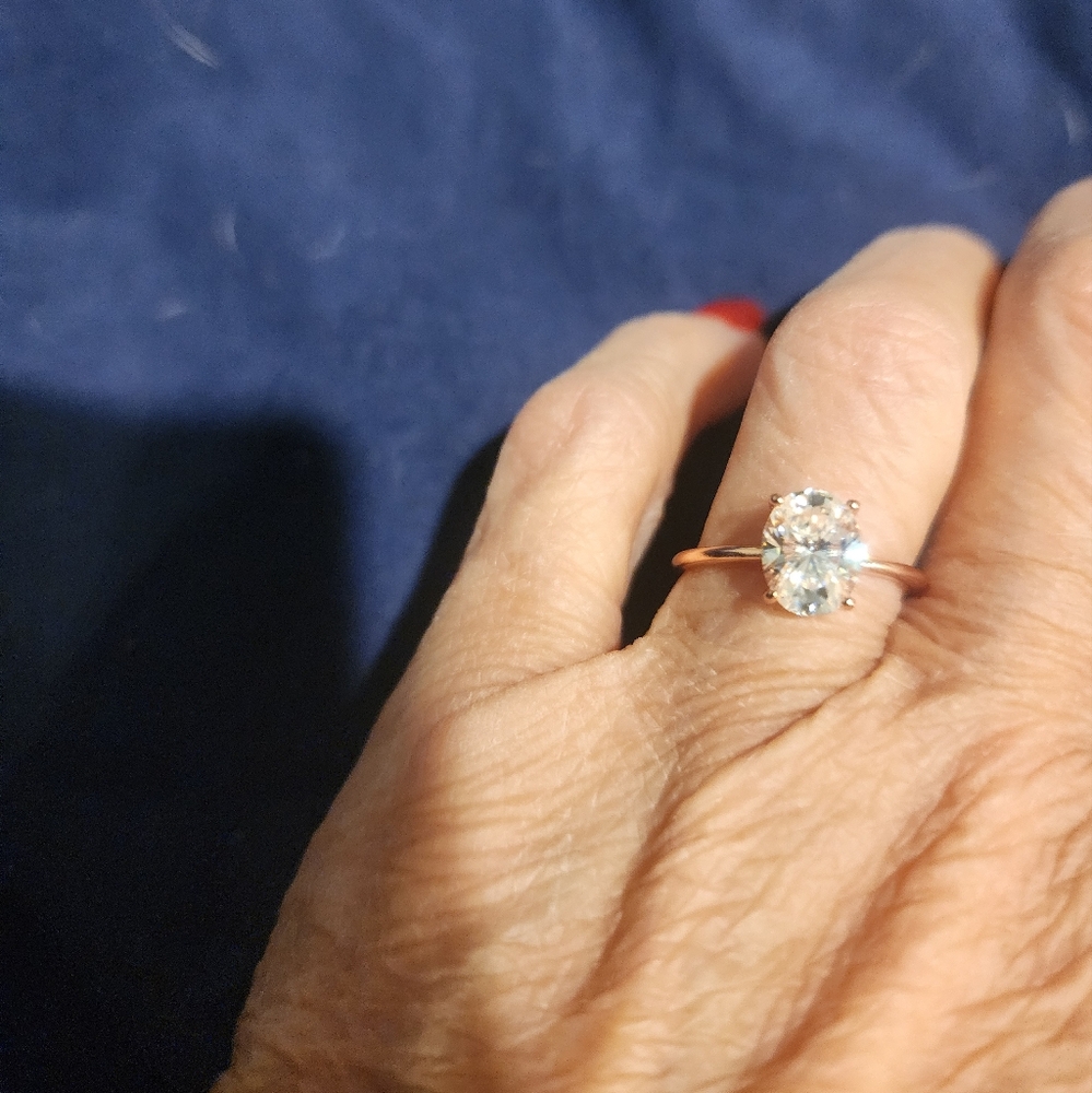 2 carat oval moissanites ring in rose gold size 6.5